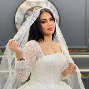فستان زفاف ملكي أبيض