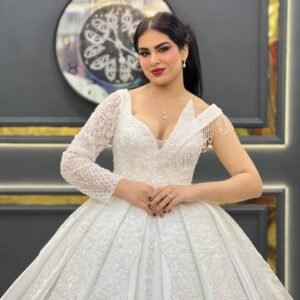فستان زفاف أبيض ملكي