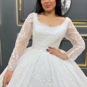 فستان زفاف أبيض تول