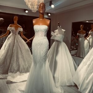 فستان زفاف أبيض